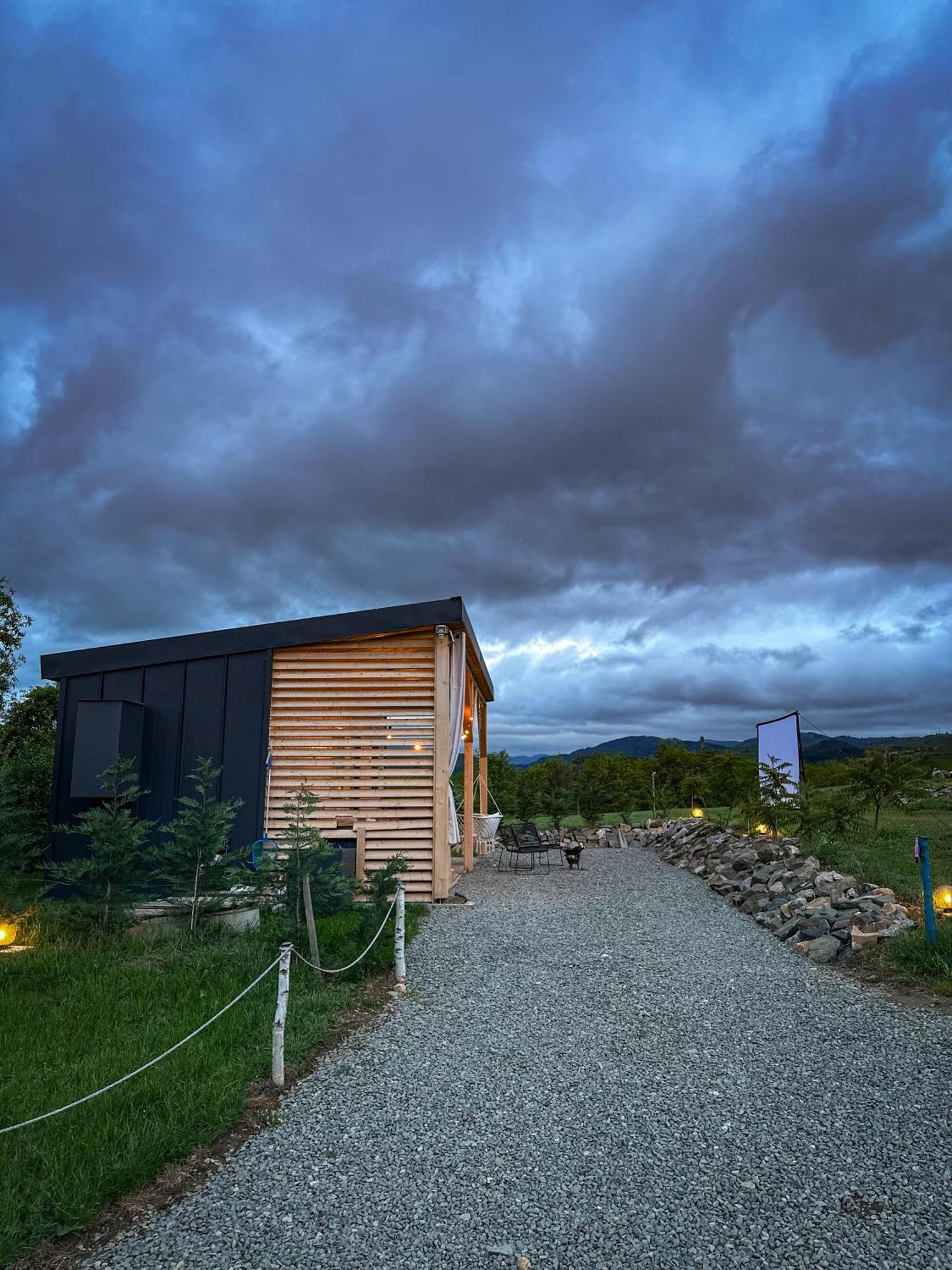 Vila Kubiq Transalpina Petresti Exteriér fotografie