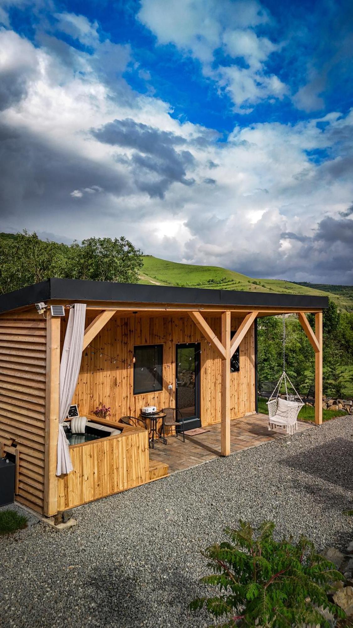 Vila Kubiq Transalpina Petresti Exteriér fotografie
