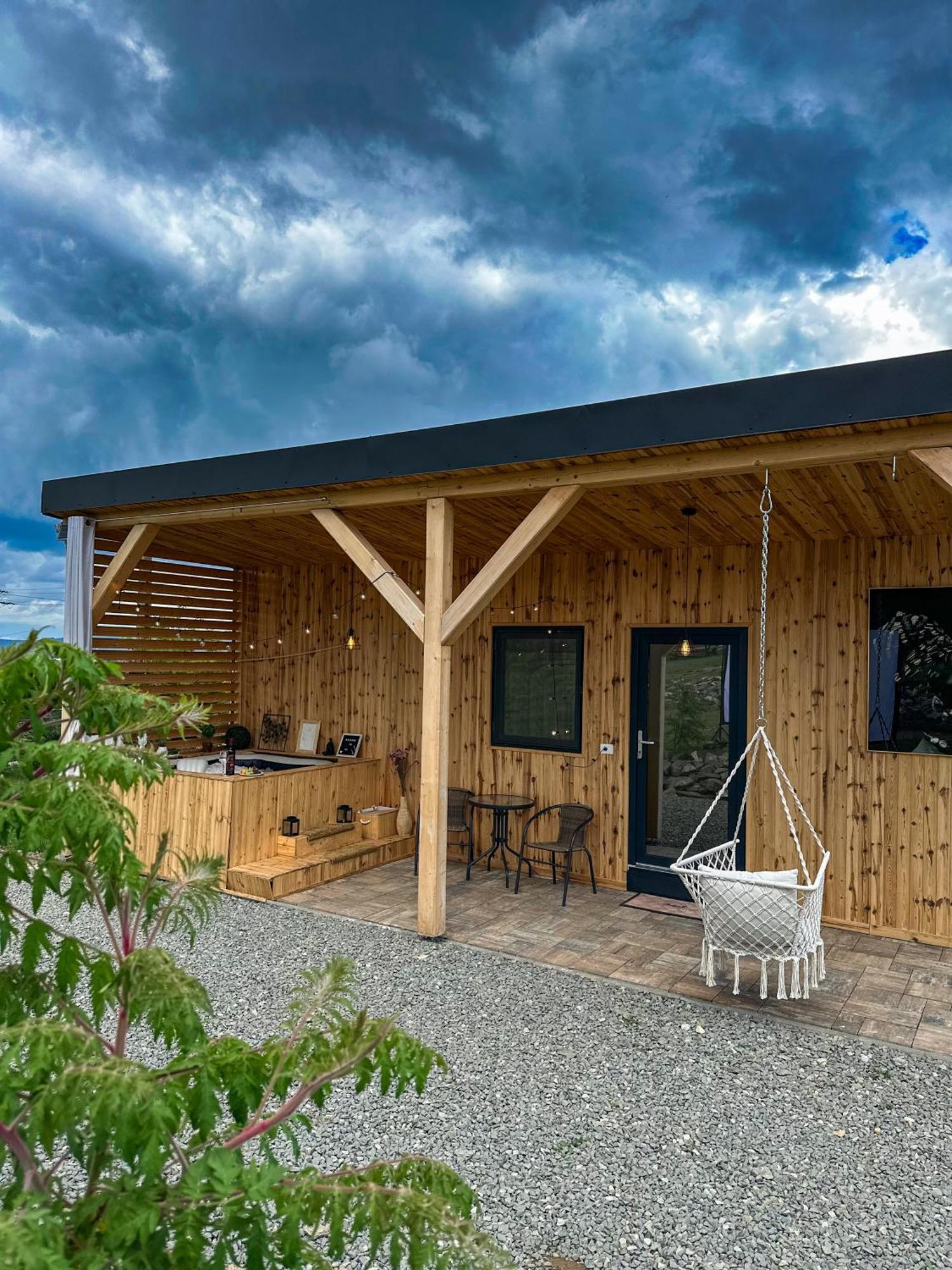 Vila Kubiq Transalpina Petresti Exteriér fotografie
